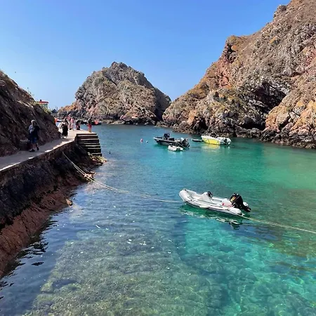 Tininha Da Ilha - Escape Peniche