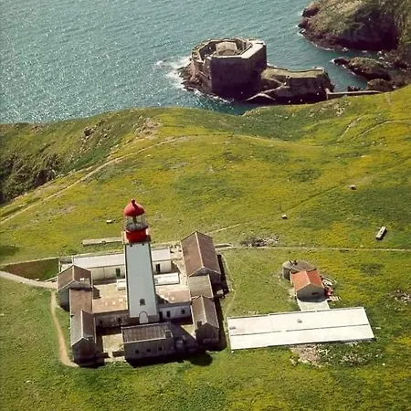 Tininha Da Ilha - Escape Peniche